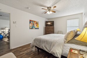 3 bedrooms, desk, iron/ironing board, WiFi