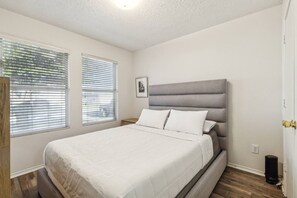 3 Schlafzimmer, Schreibtisch, Bügeleisen/Bügelbrett, WLAN