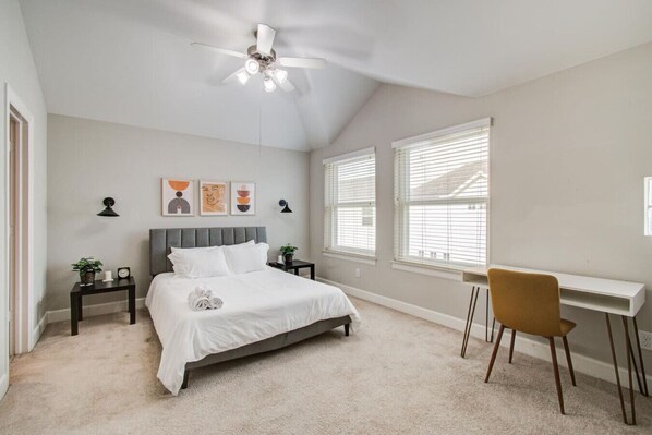 2 bedrooms, desk, WiFi, bed sheets