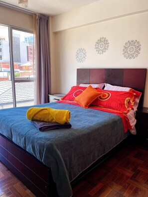 1 slaapkamer, een strijkplank/strijkijzer, wifi, beddengoed