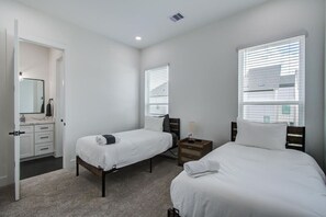 2 Schlafzimmer, Schreibtisch, Bügeleisen/Bügelbrett, WLAN