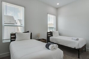 2 bedrooms, desk, iron/ironing board, WiFi