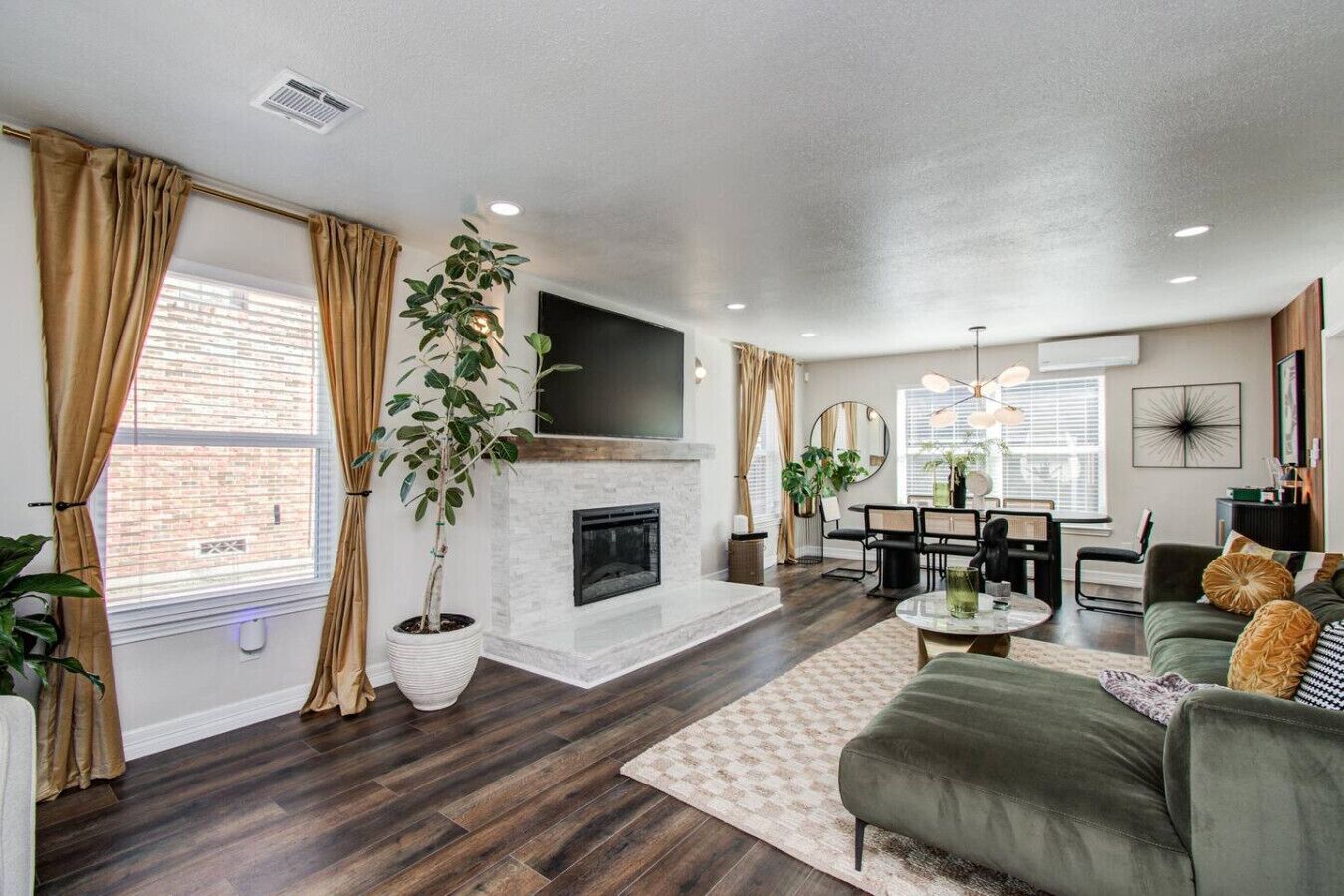 电视、壁炉、书、立体声音响