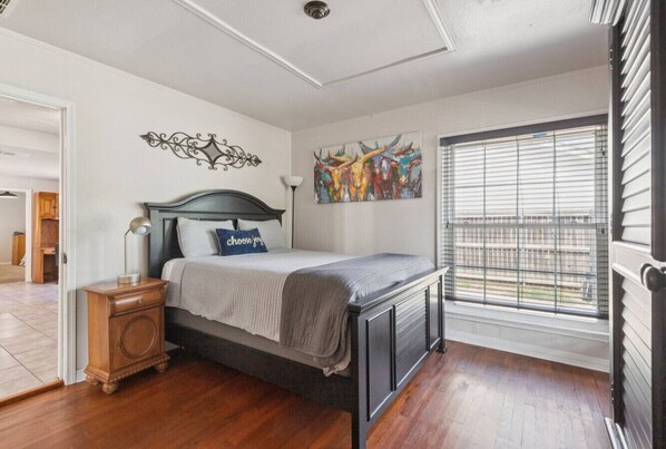 3 bedrooms, desk, iron/ironing board, WiFi
