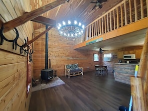 Televisión y chimenea