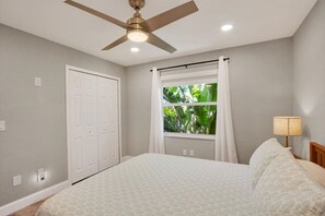 4 bedrooms, desk, iron/ironing board, travel cot