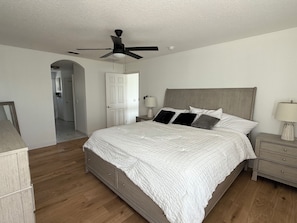 5 bedrooms, desk, free WiFi, bed sheets - Soak • Splash • Unwind ✦ Family Pool Retreat (Kissimmee)