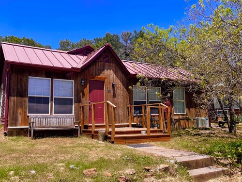 Rustic Hillside Cabin near Mineral Wells - 2 bedrooms, Brazos River Access