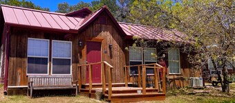 Rustic Hillside Cabin near Mineral Wells - 2 bedrooms, Brazos River Access