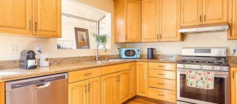 Malibu Nature Retreat - Stylish 2BR Minutes from the Beach