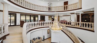 Spacious 6-bedroom house in superb Coto de Caza