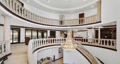 Spacious 6-bedroom house in superb Coto de Caza