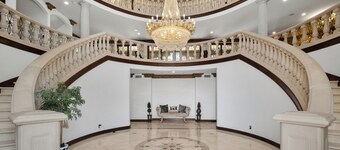 Spacious 6-bedroom house in superb Coto de Caza