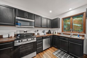 Micro-ondes, four, plaque de cuisson, lave-vaisselle