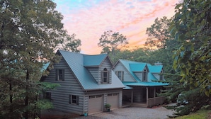 Unclassified image, 4 of 58, button - Mountain Views! Family-friendly, 4 BR + Bunkroom, NEW Hot Tub, Firepit, Gameroom (Hiawassee)