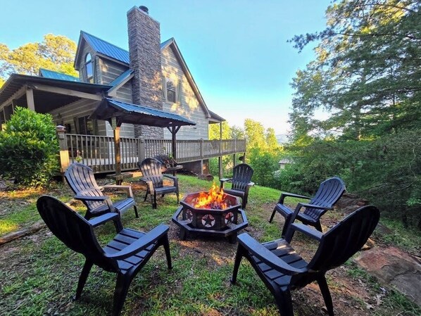 Property grounds - Winter Escape! Huge Mountain & Lake Views, Family Friendly, Pool Table, Firepit (Hiawassee)