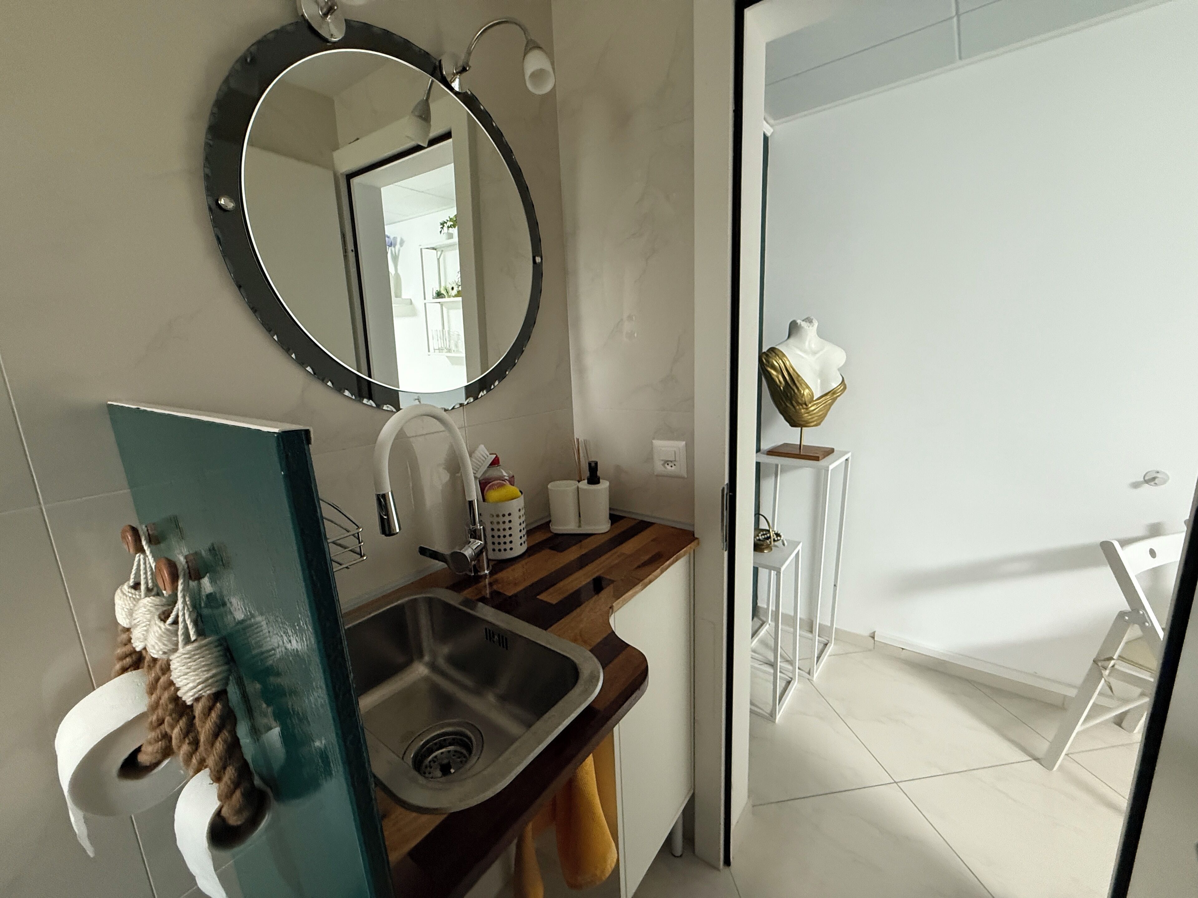 Dusche, Handtücher, Seife, Toilettenpapier