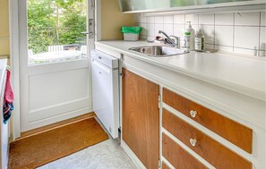 Fridge, stovetop, coffee/tea maker
