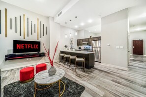 Interior - Rock & Roll Flat w/ Indoor Pool+Sauna+Gym•Downtown (Cleveland)