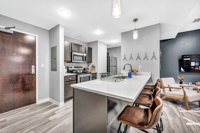 Free Pool & Sauna in Heart of Downtown • Gym