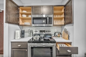Geladeira, cooktop, lava-louças