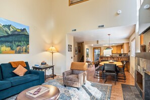 Smart TV, fireplace, books, stereo