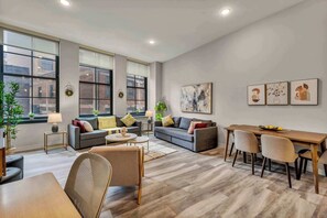 Televisión y oficina 