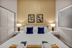 2 habitaciones, escritorio, tabla de planchar con plancha y wifi 