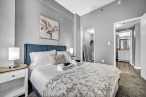 1 habitación, tabla de planchar con plancha, cuna de viaje y wifi 