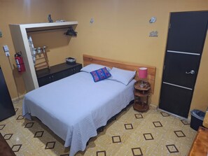 1 slaapkamer, een strijkplank/strijkijzer, wifi, beddengoed