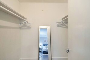 1 chambre, fer et planche à repasser, Wi-Fi, literie fournie
