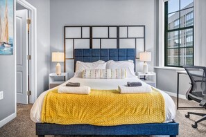 2 habitaciones, escritorio, tabla de planchar con plancha y wifi