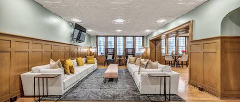 Televisión, chimenea, oficina