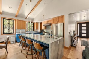 Fridge, oven, coffee/tea maker, cookware/dishes/utensils