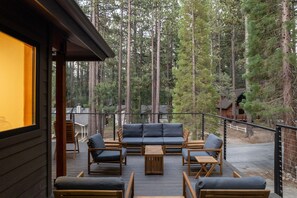 Terrace/patio - Experience luxury at Maple Crest, a spacious 5-bedroom retreat in Big Bear Lake (Big Bear Lake)