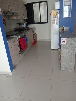 Microwave, dishwasher