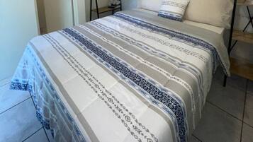 2 chambres, fer et planche Ă repasser, Wi-Fi, draps fournis