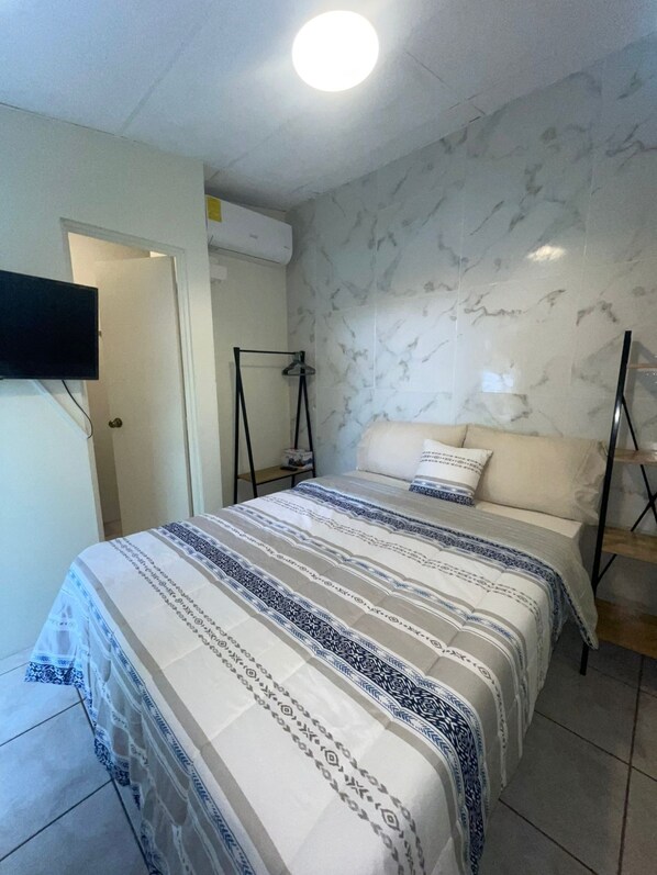 Iron/ironing board, WiFi, bed sheets