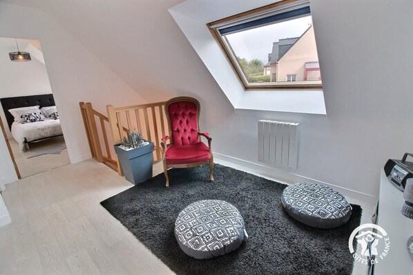 3 bedrooms, iron/ironing board, bed sheets