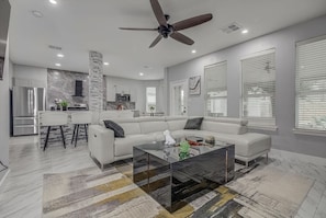 TV, ping pong - *NEW* Modern Getaway - Houston (Houston)