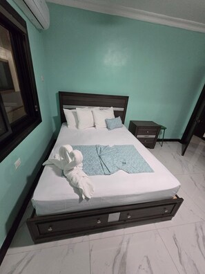 2 bedrooms, iron/ironing board, WiFi, bed sheets