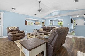 Smart TV, fireplace, offices