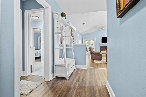 4 bedrooms, desk, iron/ironing board, free WiFi