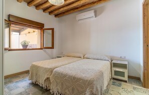 4 bedrooms, travel crib, free WiFi