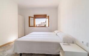4 bedrooms, travel cot, free WiFi
