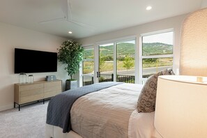 5 bedrooms, iron/ironing board, free WiFi, bed sheets