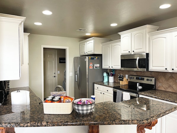 Micro-ondes, plaque de cuisson, lave-vaisselle