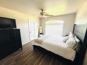 3 Schlafzimmer, Bügeleisen/Bügelbrett, WLAN, Bettwäsche