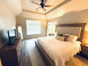 3 chambres, fer et planche à repasser, Wi-Fi, draps fournis