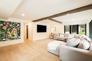 Smart-TV, Tischtennisplatte
